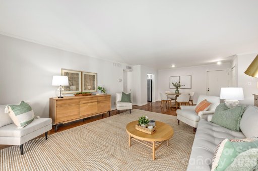 1323 Queens Road