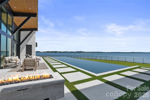 Country Club Shores