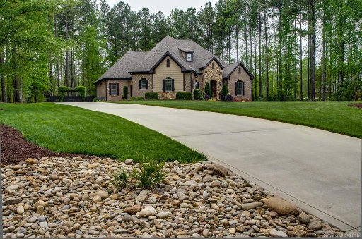 2920 Lake Front Drive