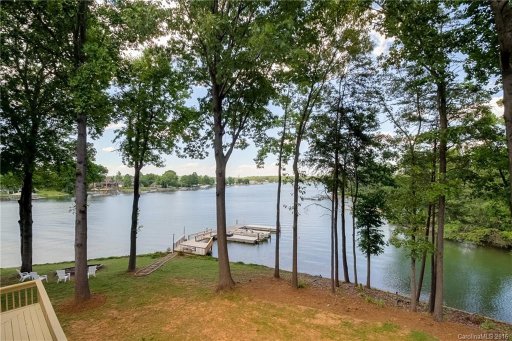 5075 Lakeview Circle