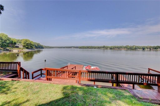390 Lakeshore Drive