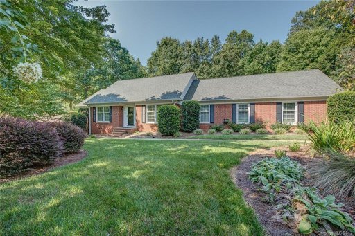 102 Nancy Hanks Place