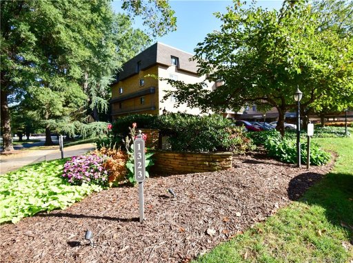 1323 Queens Road 403