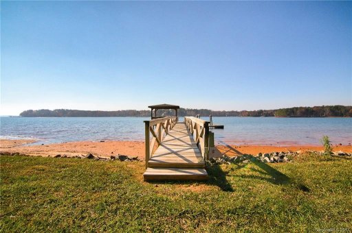 111 Breezeview Place