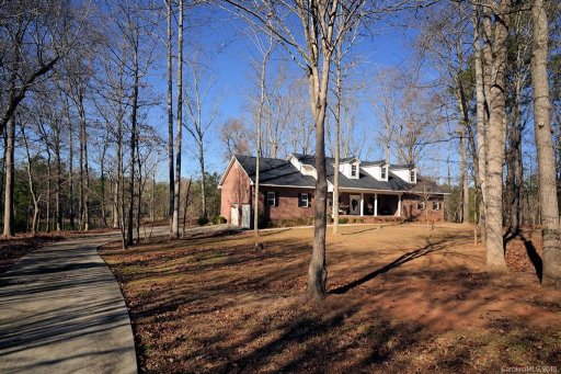 2946 Lakeshore Drive