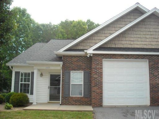 1689 Golden Cedar Lane