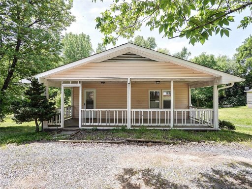 138 Hampton Church Road