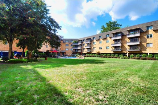 1323 Queens Road 211