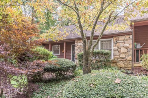 20 Pineoak Circle 304-D