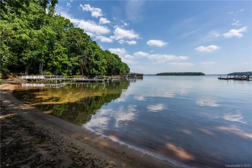 15801 Pineknoll Lane