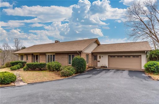 340 Coachman Lane
