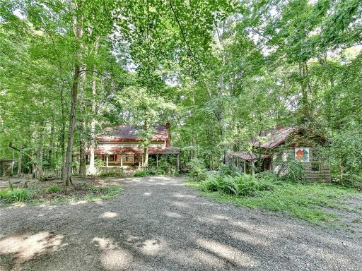 1449 Roundstone Road