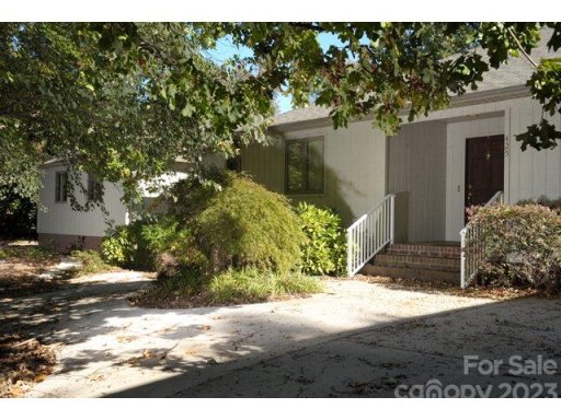 425 Lariat Circle