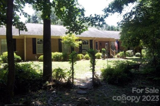 335 Lariat Circle