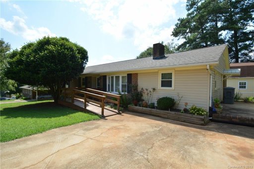 3262 Pine Tree Street