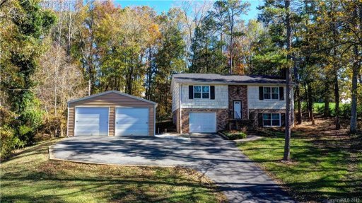 1047 Fox Run Circle