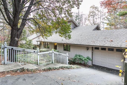 27 Cedarwood Trail B