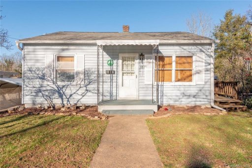33 Maple Crescent Street