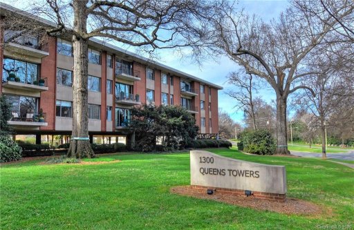 1300 Queens Road 208