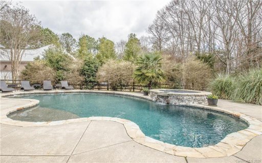 602 Kingston Way