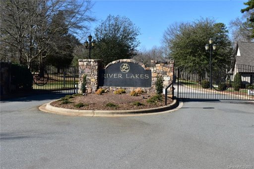 8124 Bayview Lane