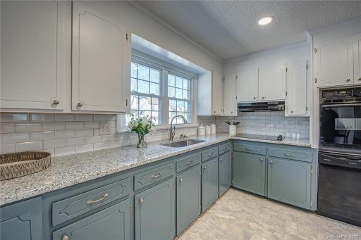 2166 Ridgewood Drive