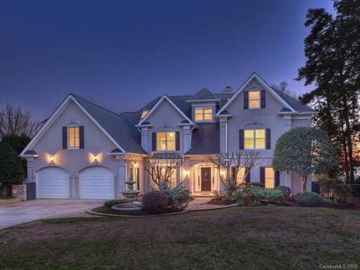 142 Royal Pointe Way