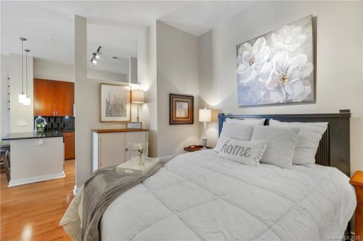 525 E 6th Street 411