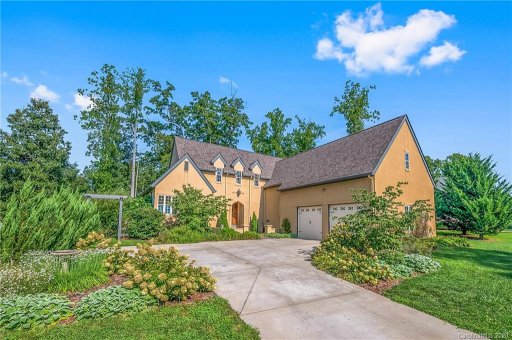 99 Hollymoorside Drive