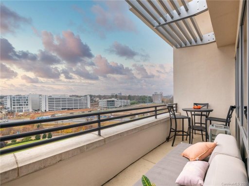 1133 Metropolitan Avenue #613