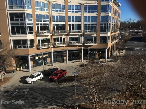 1133 Metropolitan Avenue 216