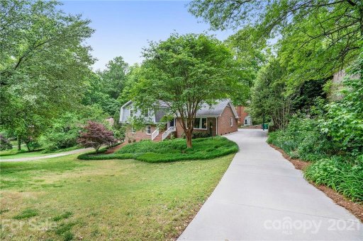 6114 Carriagehouse Lane