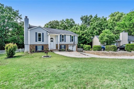 2935 Drakes Crossing Drive