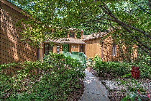 405 Heritage Road
