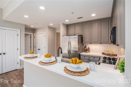 315 Arlington Avenue 802