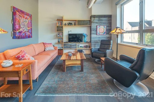 12 S Lexington Avenue 207