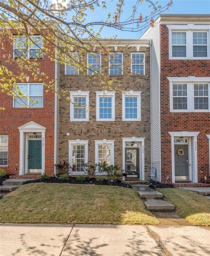 9908 Kings Parade Boulevard