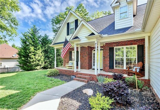 916 Gold Finch Circle