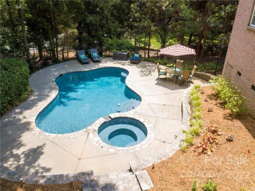 3025 Chisholm Court