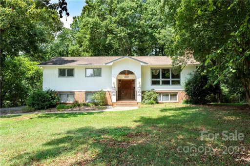 3042 Longwood Drive
