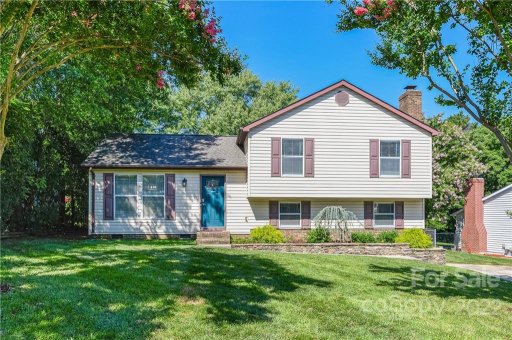 2932 Old House Circle