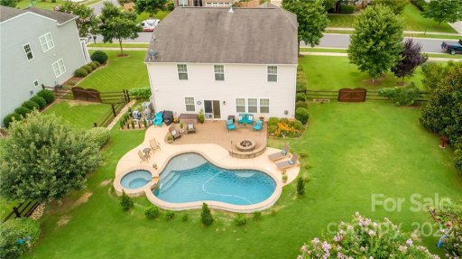 143 E Warfield Drive