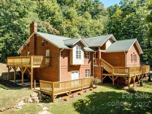 22 Indian Knob Road
