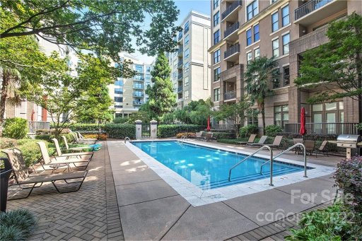 718 W Trade Street 313