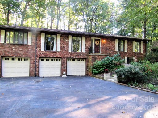 135 East Laurel Lane