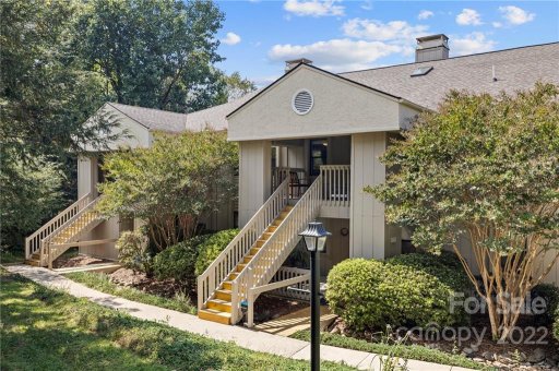 2504 Vineyard Boulevard