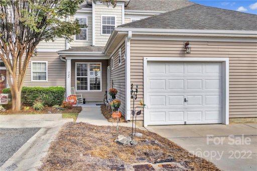 922 Claybrook Circle