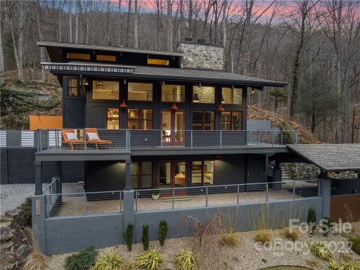 1585 Eagles Nest Road