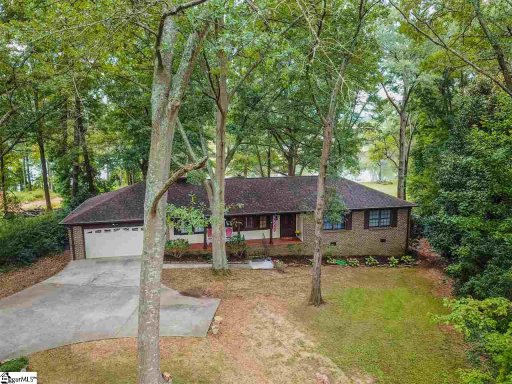 102 Lakewood Circle