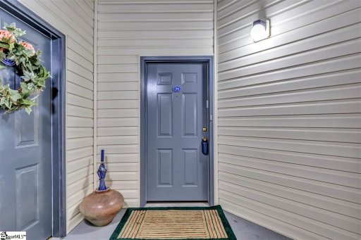 140 Wexford Drive #104